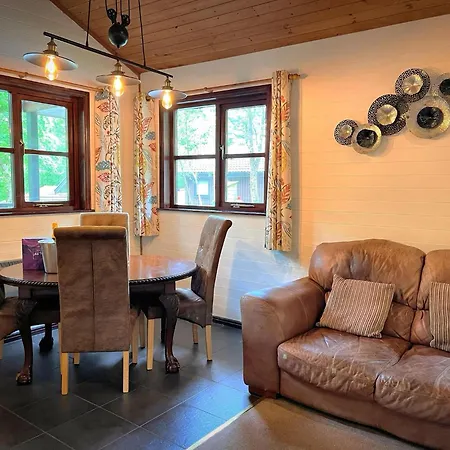 Goldcrest 3-Hot Tub-Woodland Lodges-Carmarthenshire-Tenby Esterno foto