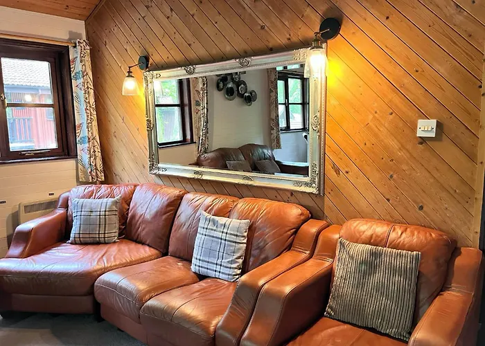 Goldcrest 3-Hot Tub-Woodland Lodges-Carmarthenshire-Tenby
